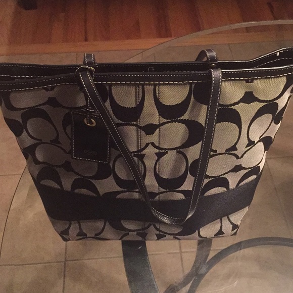 Coach tote - Picture 1 of 7